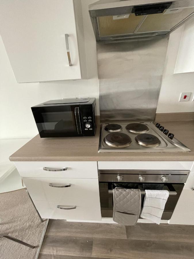 Modern 2-Bed Apartment In The Heart Of Salford Quays Екстер'єр фото
